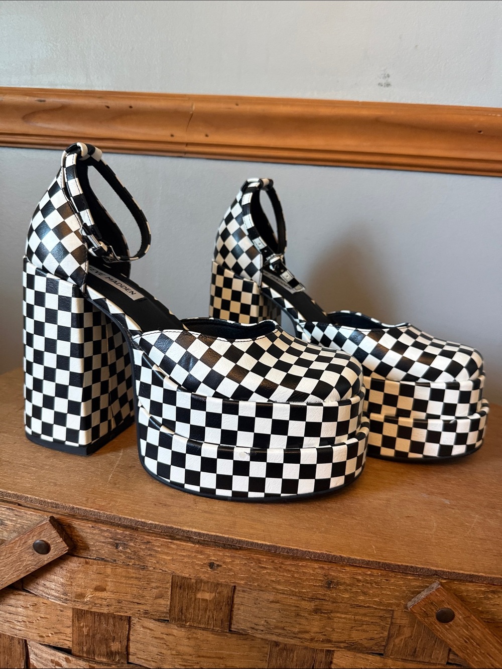 Steve Madden Charlize Checkerboard Platform Pumps Size 8.5